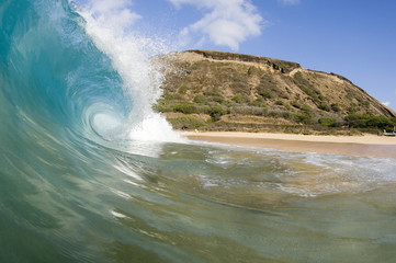 giant hollow wave breaking in hawaii