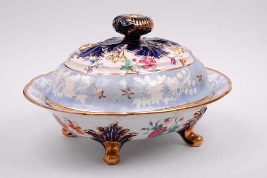 An Antique Georgian Porcelain Tureen