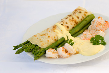 garnelen mit  grünem spargel und hollandaise