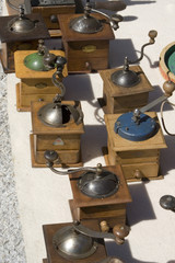 brocante  vieux moulins à café