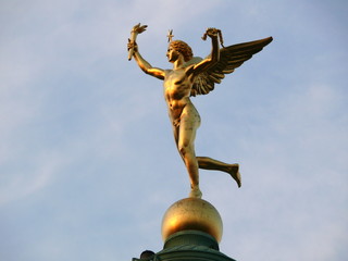 statue dorée du génie de la bastille paris.