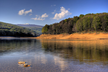 lake mavrovo