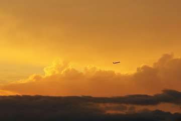 atardecer con avion