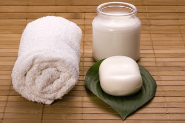 Obraz na płótnie Canvas milk bath. white spa