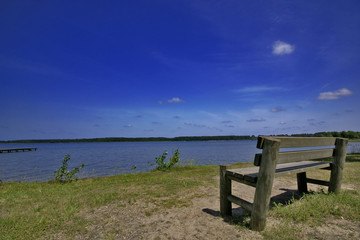 le banc et l'&eacute;tang