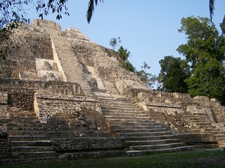 pyramid of maya. lamanai.