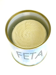 feta käse in der dose