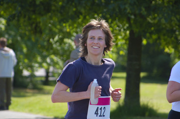 runner running for charity