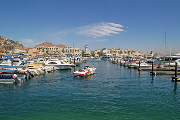 Fototapeta na wymiar cabo port marina