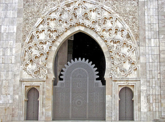 Fototapeta na wymiar Brama Meczet Hassana II w Casablance, Maroko