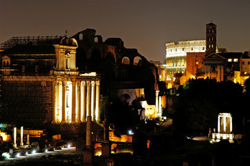 Fototapeta na wymiar Rzym Forum Romanum w nocy