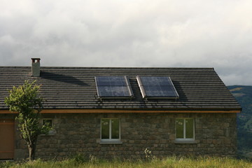 la maison aux panneaux solaires