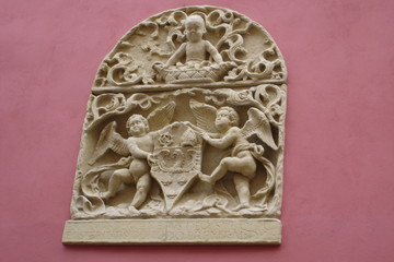 blason sur façade d'une maison de cracovie