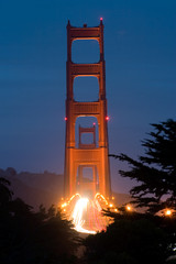 golden gate bridge traffic at night