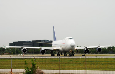 Fototapeta na wymiar boeing 747 jumbo jet