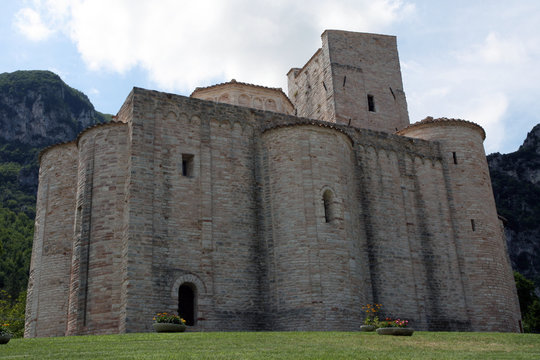 san vittore alle chiuse abbey