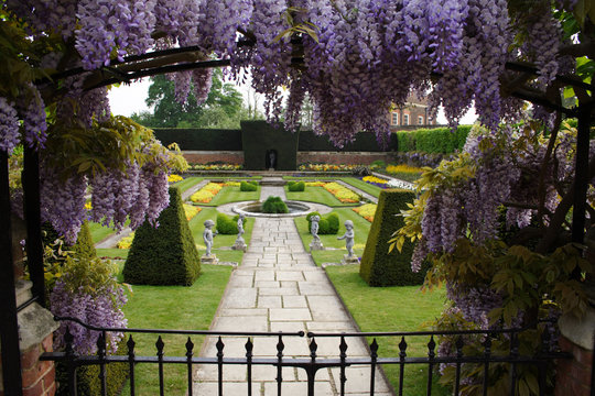 hampton court