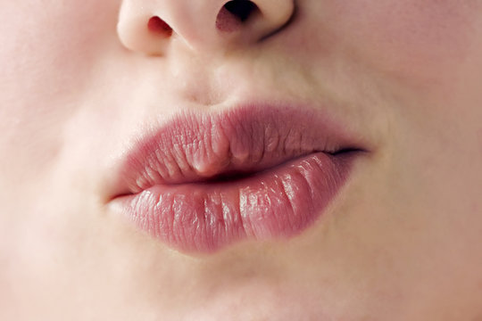 baiser bisou bouche pulpeuse de femme sexy