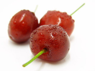 trois cerises fraiches