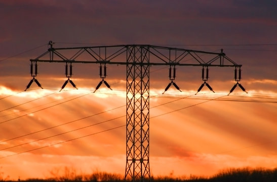 strommast im sonnenuntergang