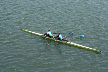 avirons a deux