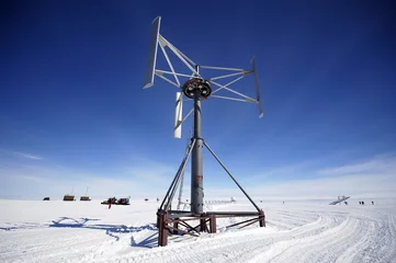 Rolgordijnen wind turbine in antarctica © staphy