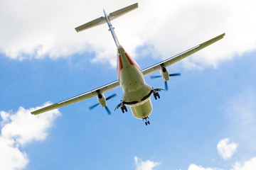 twin prop wheels down