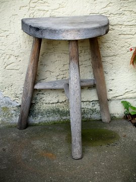 dreibein - stuhl - hocker