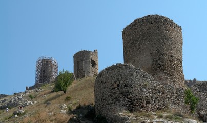 Fototapeta na wymiar ancient fortress in mountain