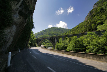 le pont sur la route