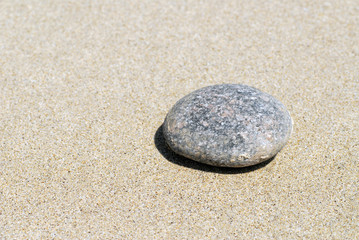 Fototapeta na wymiar żwir na piasku