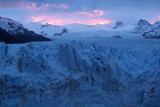 anochecer en el glaciar
