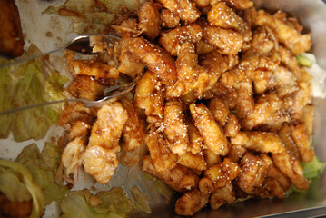 cooked chicken meats in the pan 
