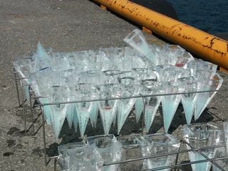 Gordijnen glasses of ice © izzog