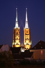 Fototapeta na wymiar Katedra nocą