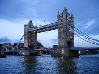Fototapeta na wymiar tower bridge, london england