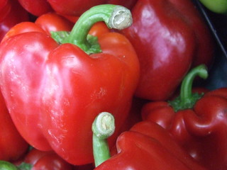 Legumes proivrons rouges du marché