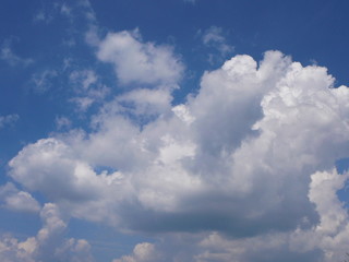 Fototapeta na wymiar nuage d'été