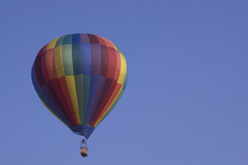  hot air balloon in the blue sky
