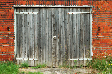 Altes hölzernes Garagentor
