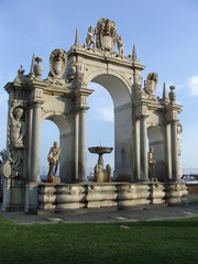 Fototapeta premium Fontana ad arco