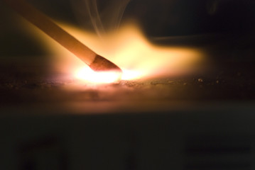 flamme; allumette; feu; bois