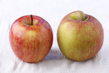 Apfel mit und ohne Behinderung