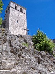 Fototapeta na wymiar église de village médiéval 2