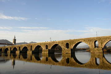 Fototapeta na wymiar most i kościół w Ponte de Lima przykładzie Portugalii
