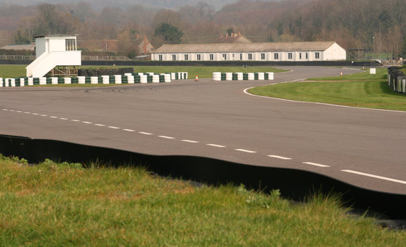 Motor racing circuit
