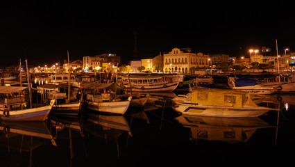 Fototapeta na wymiar port de valenca by night