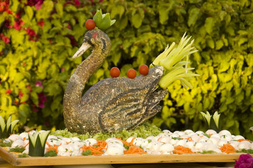 table decoration with ornemental hen and eggs