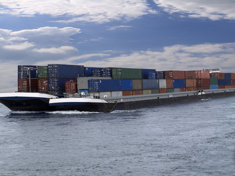 kontainer transport per schiff