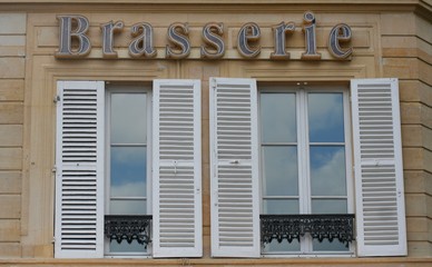 Enseigne d'une brasserie